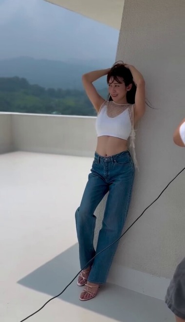 元NHK中川安奈アナ初グラビアオフショット (2)