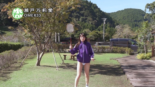 瀬戸万莉愛イメージDVD「遅れてきた思春期」 (1)