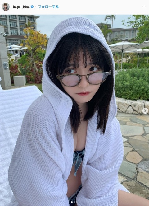 景井ひなインスタ水着姿