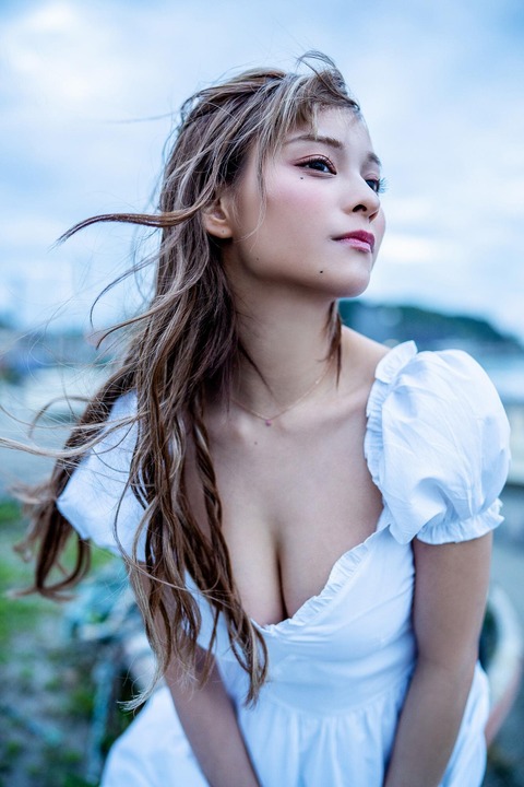 まぁみ(小田愛実)1st写真集下着&水着