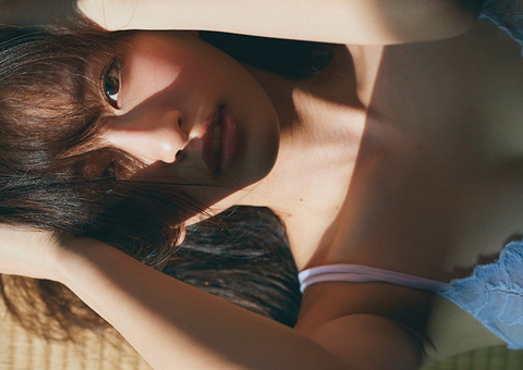 斉藤里奈1st写真集「色彩」3