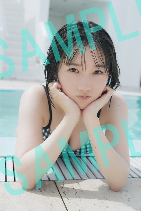 STU48甲斐心愛1st写真集の水着姿カット