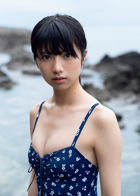 石井薫子週プレ初水着グラビア