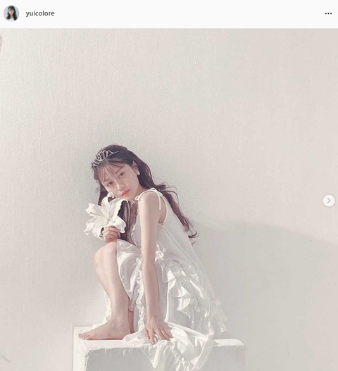 小倉唯水着写真集「Yui colore…」