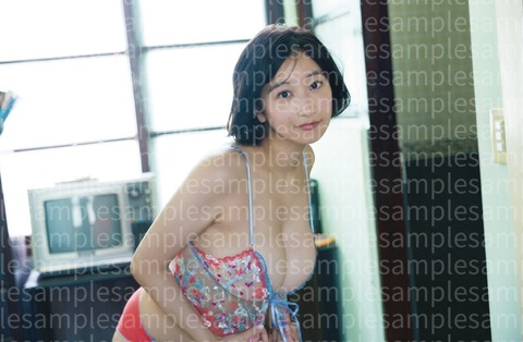 榎原依那1st写真集「Inaism」