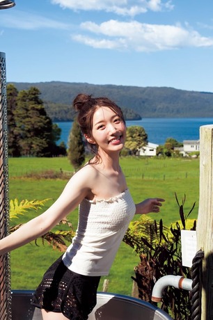 【画像】刈川くるみアナ、胸の谷間を解禁！！1st写真集の先行カットがセクシーすぎるwwwwww