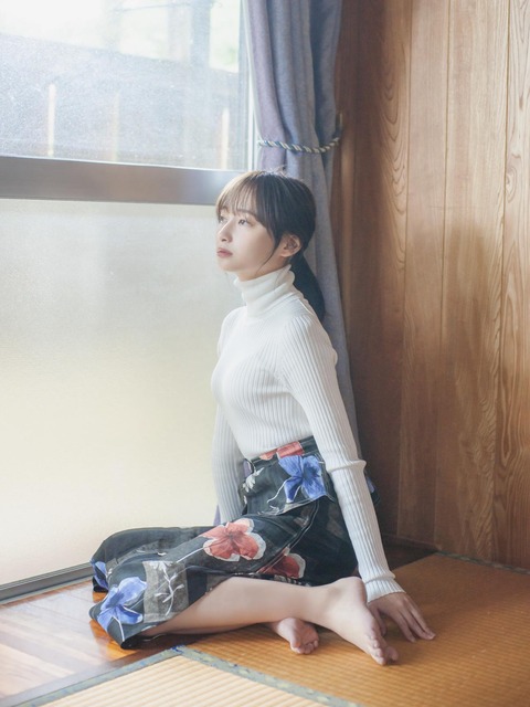 日向坂46影山優佳1st写真集の先行カット