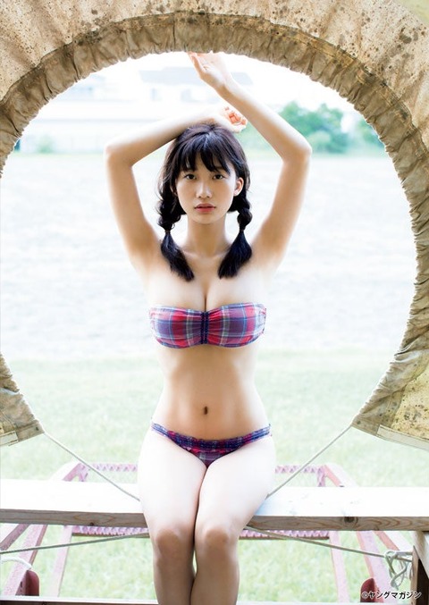 小倉優香ヤンマガGカップ水着グラビア