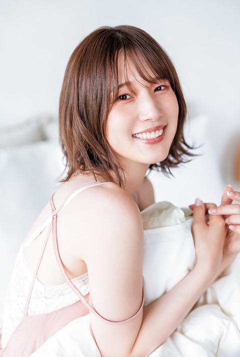 声優の内田真礼ヤンジャングラビア