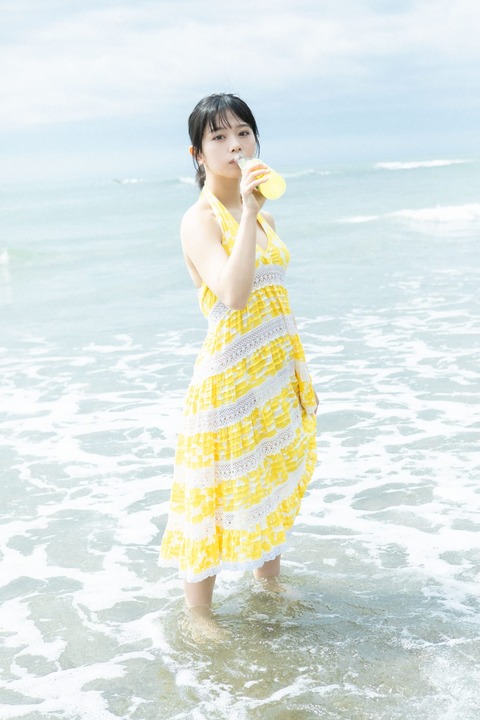 ナナランド峰島こまき1st写真集ランジェリー姿カット