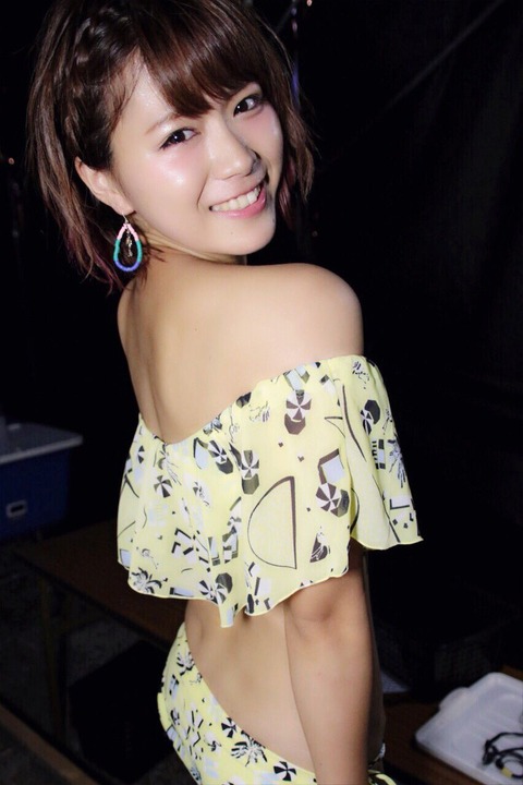 SKE48山内鈴蘭の水着グラビア