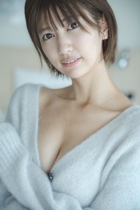 ABEMA瀧山あかねアナ1st水着写真集「あかねのね」