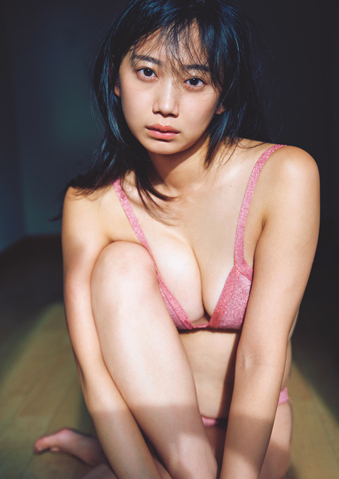 相沢菜々子 週刊プレイボーイ 水着グラビア