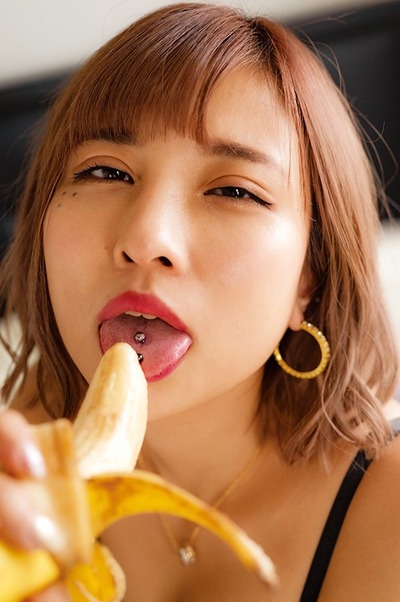 鎌沢朋佳グラビアDVD「ハッピービッチ」