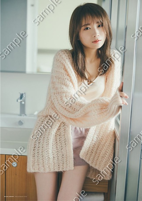 乃木坂46秋元真夏卒業記念写真集『振り返れば、乃木坂』