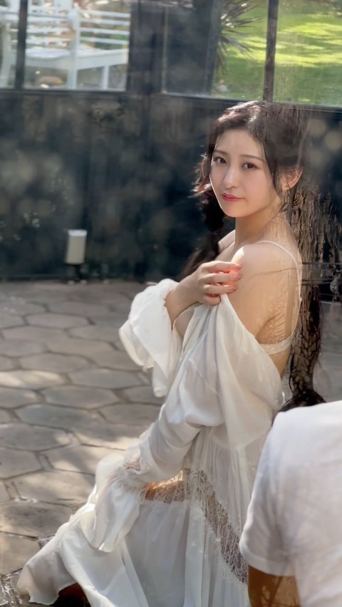 宇佐美えりFLASH下着グラビア