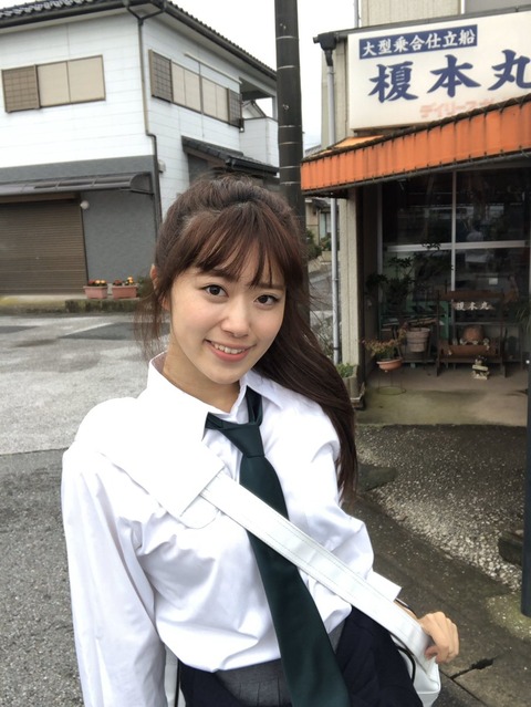 杉本愛莉鈴ヤンジャン水着グラビア