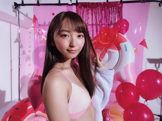 塩川莉世カップサイズ水着グラビア