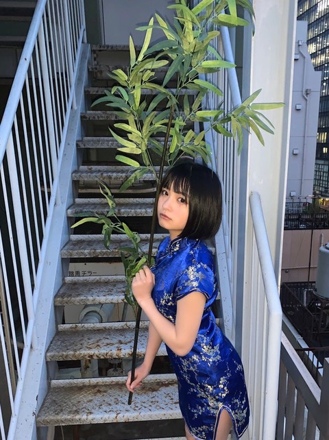 桐原美月ヤンジャン水着グラビア