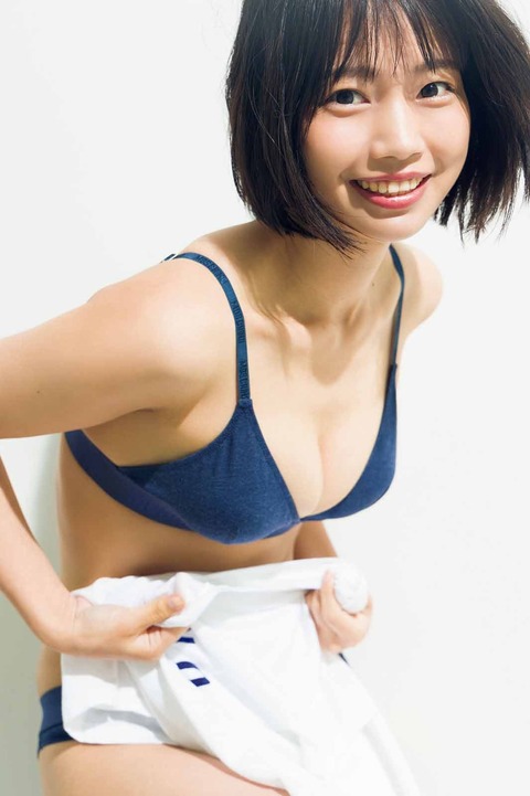 夏目綾の週プレ水着グラビア