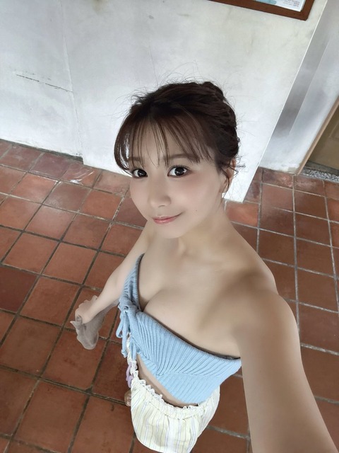 SKE48太田彩夏1st写真集「ニドメボレ」巨乳オフショット