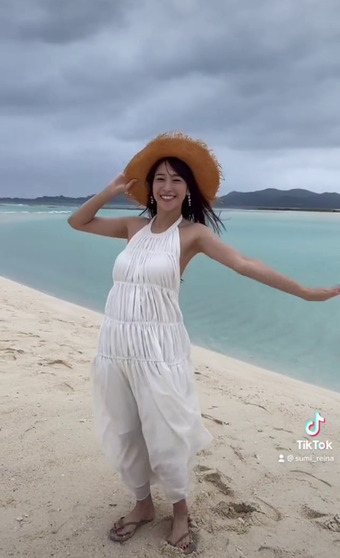 鷲見玲奈1st写真集「すみにおけない」全衣装 (8)