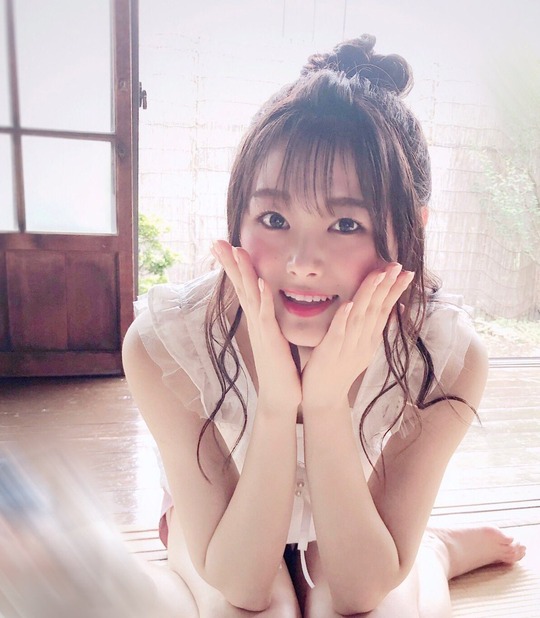 長谷川玲奈1st写真集『一瞬の光』