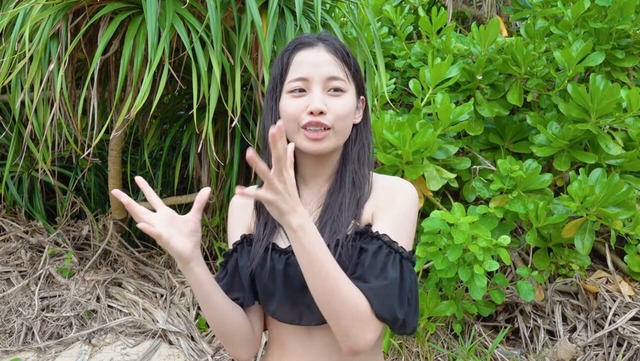伊勢鈴蘭(アンジュルム)1st水着写真集「Layla」 (21)