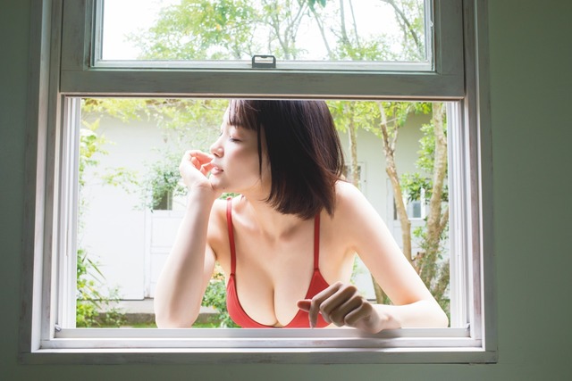 吉澤遥奈週刊ポストデジタル写真集「ボブカットに恋して」