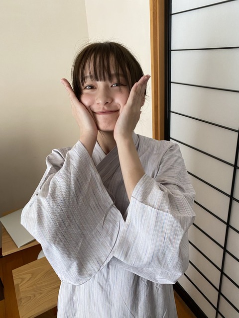 日向坂46 影山優佳1st写真集オフショット