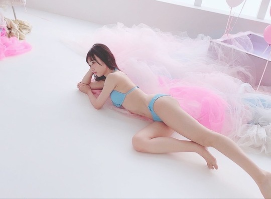 AKB48大盛真歩の水着グラビア