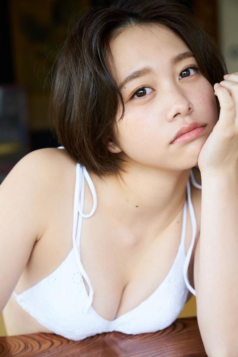 新田あゆなカップサイズ水着グラビア