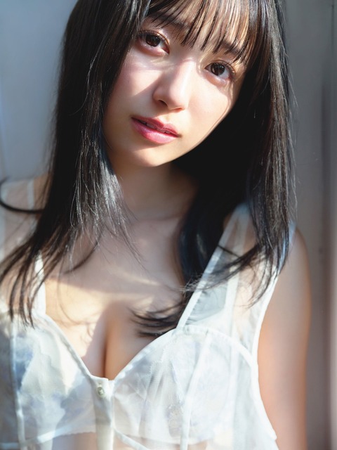 乃木坂46五百城茉央1st写真集『未来の作り方』谷間