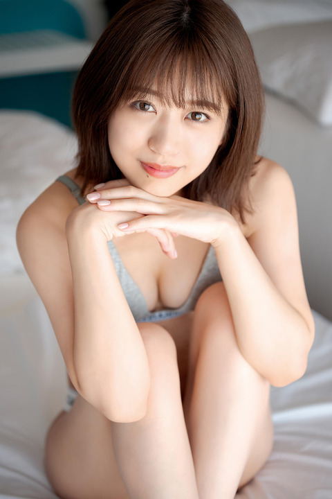 AKB48篠崎彩奈1st水着グラビアDVD「Decade with you」