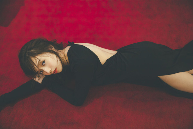乃木坂46新内眞衣の卒業記念写真集「夜が明けたら」