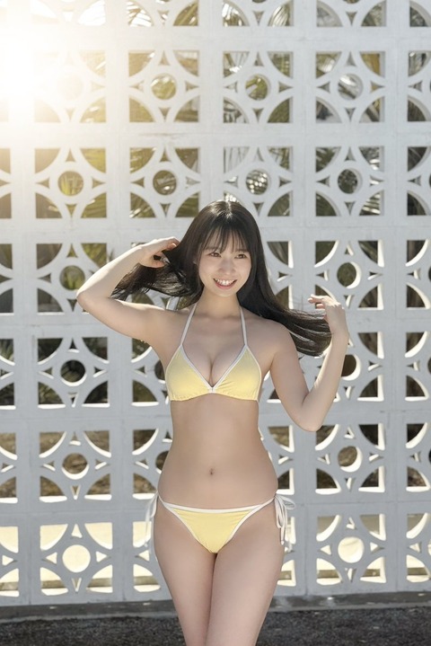 百田汐里UTB水着グラビア