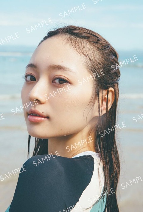 梅澤美波1st写真集 夢の近く