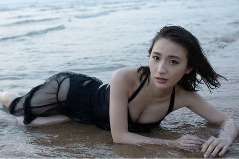伊藤愛真水着写真集