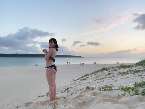 AKB48山根涼羽水着グラビア