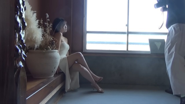 大原優乃ヤンマガ大人水着グラビアメイキング (5)