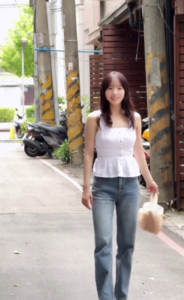 本田真凜1st写真集ランジェリー&水着オフショット (12)