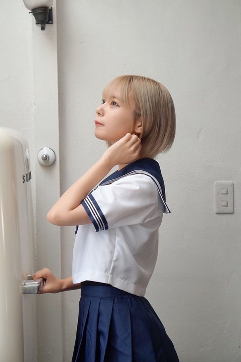 奥ゆい金髪ショートカット
