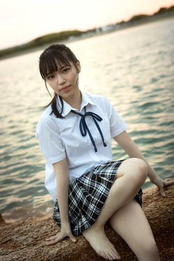 STU48岩田陽菜1st下着写真集「選べないクレヨン」