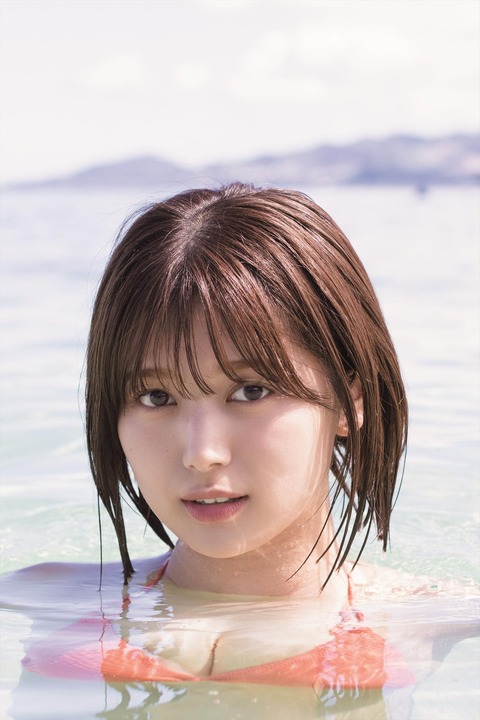 元SKE48北野瑠華1st写真集手ぶらヌード写真集