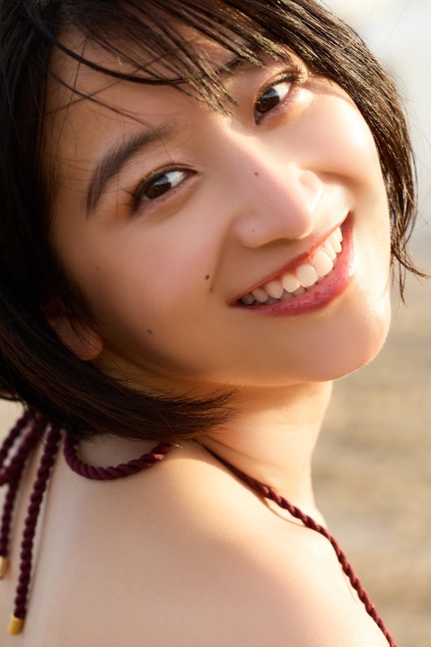 榎原依那1st水着写真集