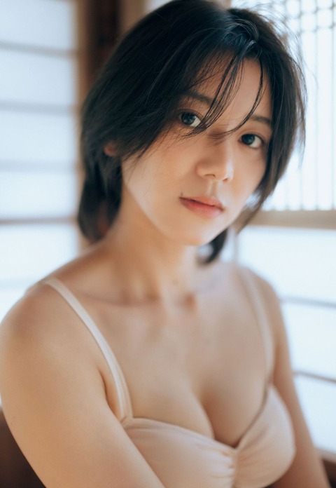 大西桃香週プレ水着グラビア