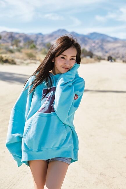 板野友美水着写真集