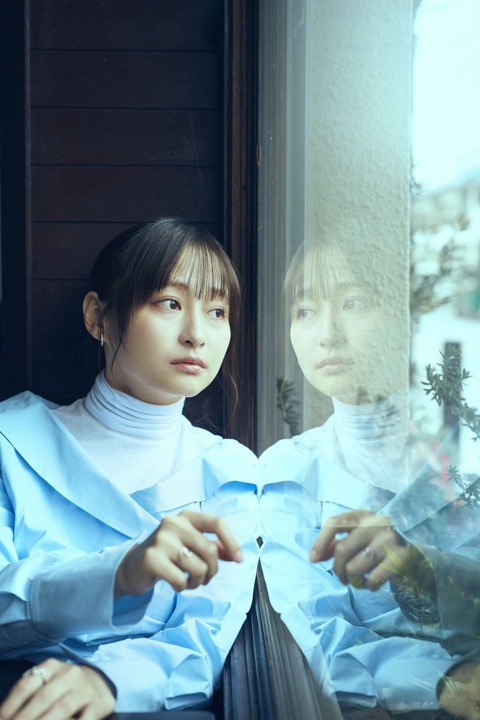影山優佳エッセイ集「影まで愛して」袋とじランジェリー