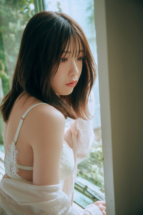 塩見きらFLASH初ランジェリーグラビア