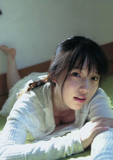 内田真礼ヤンジャン水着グラビア